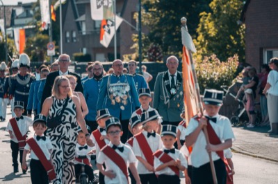 Umzug und Parade am Montag