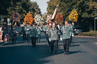 Umzug und Parade am Montag