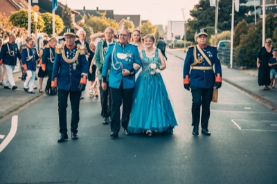 Königspaar mit Hofstaat am Sonntag